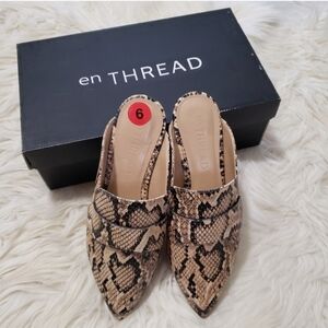 NWT En Thread Snake Print Mules